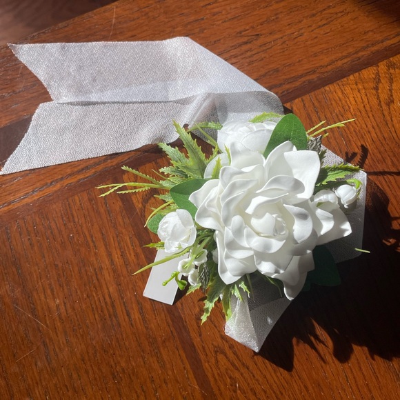 5 Ling's Moment Wrist Corsages (“White Lily Valley” Artificial Flowers) - Picture 2 of 4